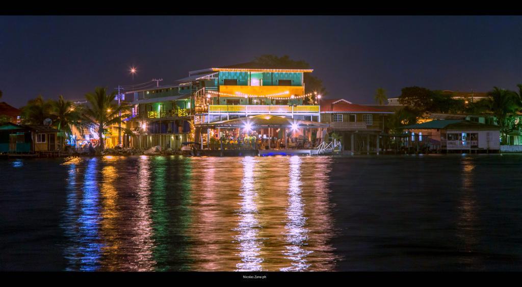 Socialtel Bocas Del Toro Hotel Exterior photo